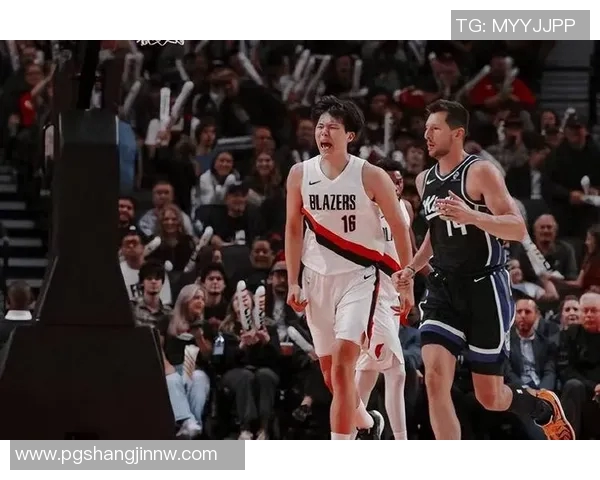 小卡季前赛首次下半场亮相表现平平拿到15分2板2助1帽展现潜力 小卡季前赛首次下半场亮相表现平平拿到15分2板2助1帽展现潜力