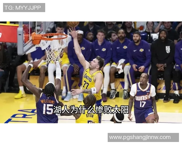 里夫斯赞詹姆斯无论传球还是投篮总能做出明智选择不受外界干扰