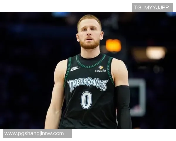 迪文岑佐与里德三分球表现不佳却携手贡献21分展现默契配合 迪文岑佐与里德三分球表现不佳却携手贡献21分展现默契配合